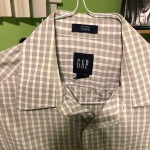 Gap Men’s Button Down Grey Plaid Shirt Sz S